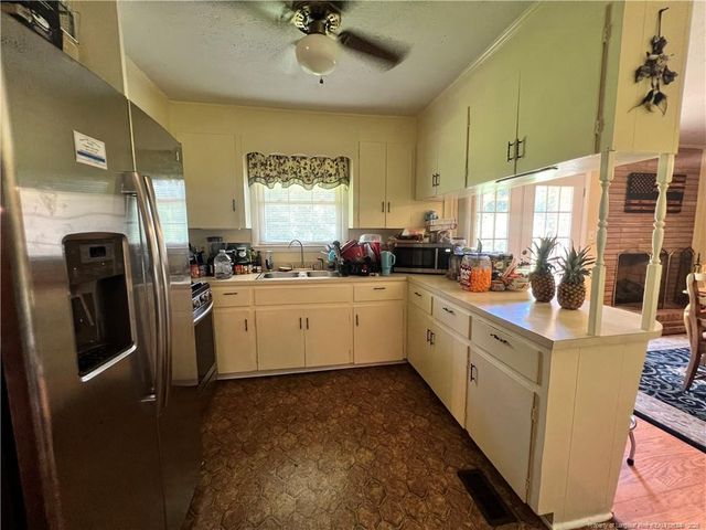 510 ARRINGTON Street, Rowland, NC 28383