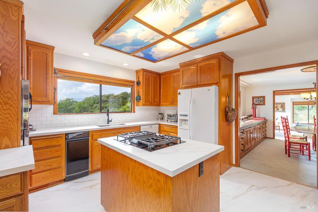 175 Grandview Ave, Novato, CA 94945