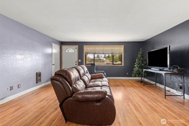 618 NW 4th Place, Battle Ground, WA 98604