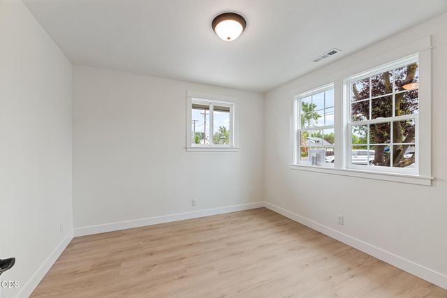 524 Berrydale Avenue, Medford, OR 97501