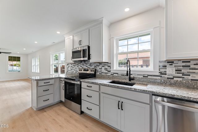524 Berrydale Avenue, Medford, OR 97501