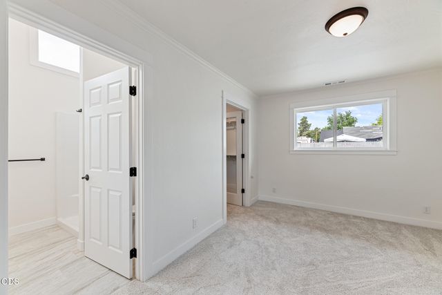 524 Berrydale Avenue, Medford, OR 97501