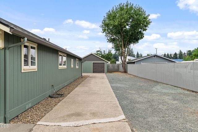 524 Berrydale Avenue, Medford, OR 97501