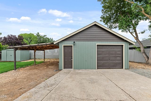 524 Berrydale Avenue, Medford, OR 97501