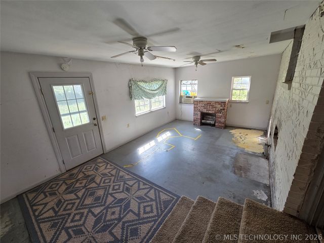 620 CHOCTAW S Avenue, Claremore, OK 74017