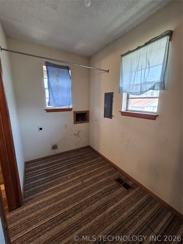 620 CHOCTAW S Avenue, Claremore, OK 74017