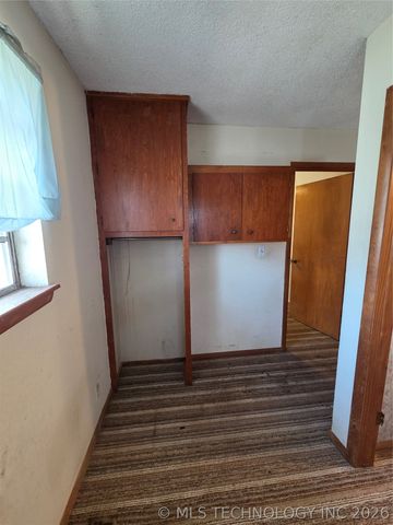 620 CHOCTAW S Avenue, Claremore, OK 74017