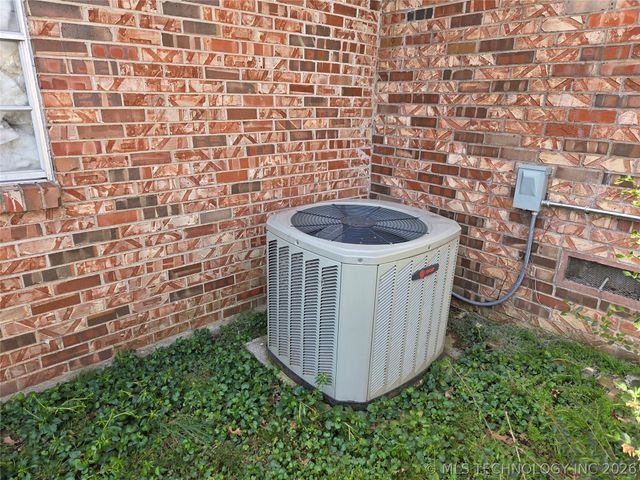 620 CHOCTAW S Avenue, Claremore, OK 74017