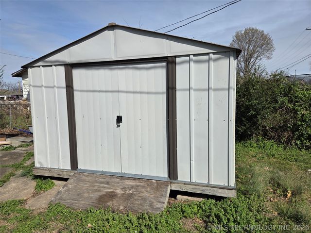 620 CHOCTAW S Avenue, Claremore, OK 74017