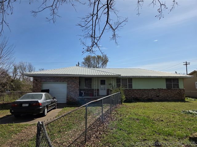 620 CHOCTAW S Avenue, Claremore, OK 74017