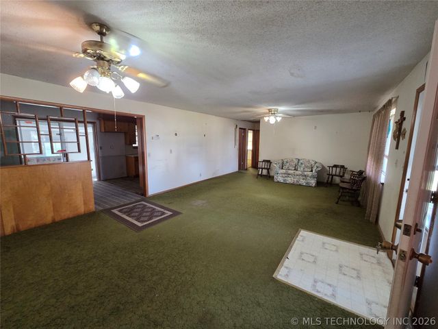 620 CHOCTAW S Avenue, Claremore, OK 74017