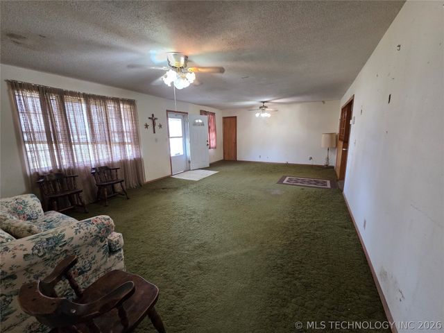 620 CHOCTAW S Avenue, Claremore, OK 74017