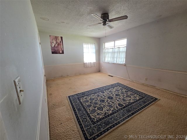 620 CHOCTAW S Avenue, Claremore, OK 74017