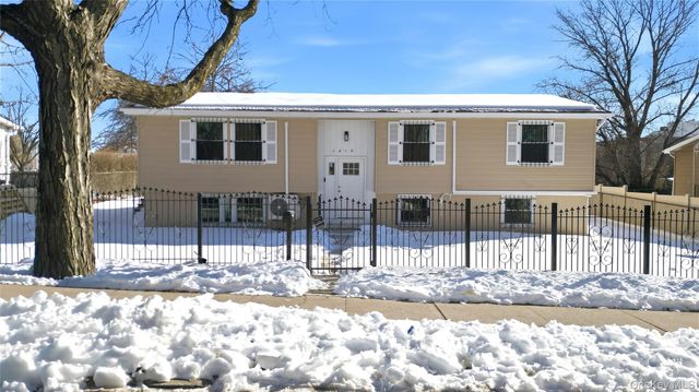 1510 Crotona Park East E, Bronx, NY 10460