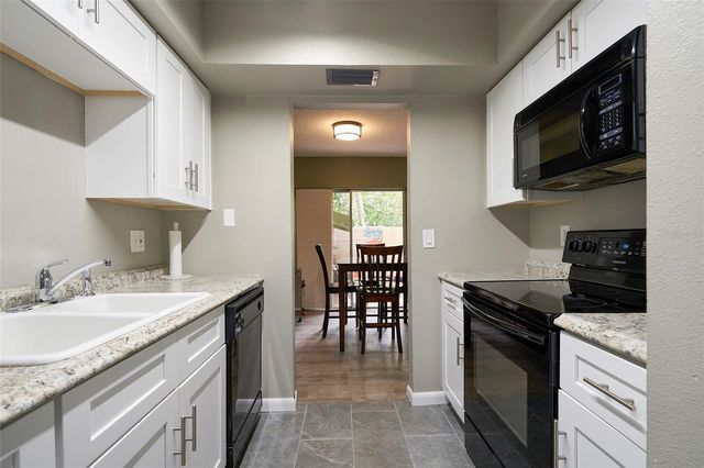 11905 LAKEMIST CIRCLE 74, Temple Terrace, FL 33617