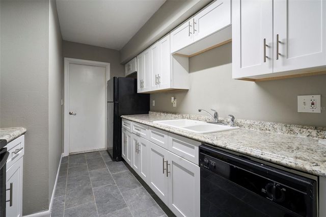 11905 LAKEMIST CIRCLE 74, Temple Terrace, FL 33617