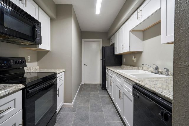 11905 LAKEMIST CIRCLE 74, Temple Terrace, FL 33617