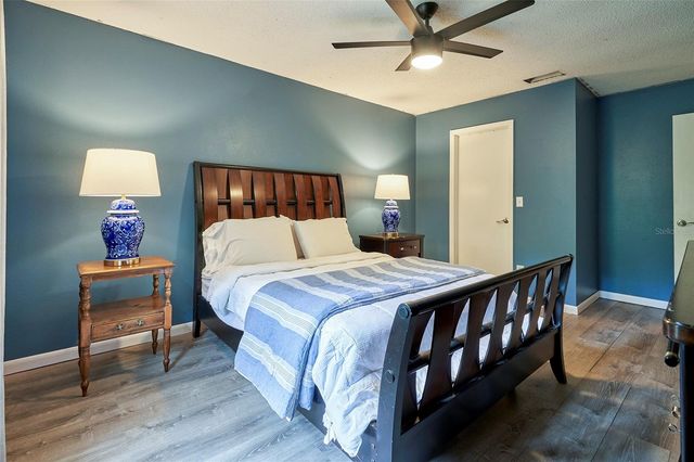 11905 LAKEMIST CIRCLE 74, Temple Terrace, FL 33617