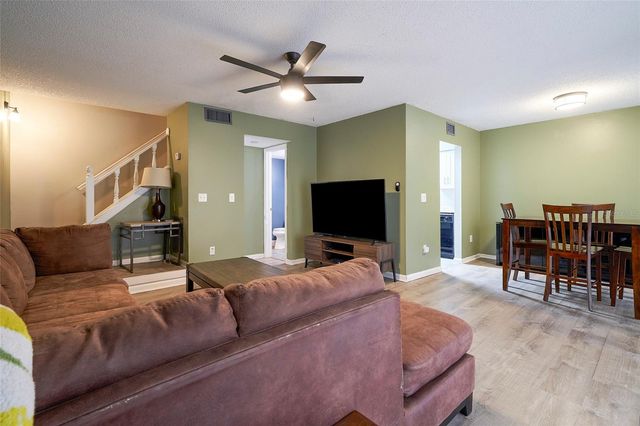 11905 LAKEMIST CIRCLE 74, Temple Terrace, FL 33617