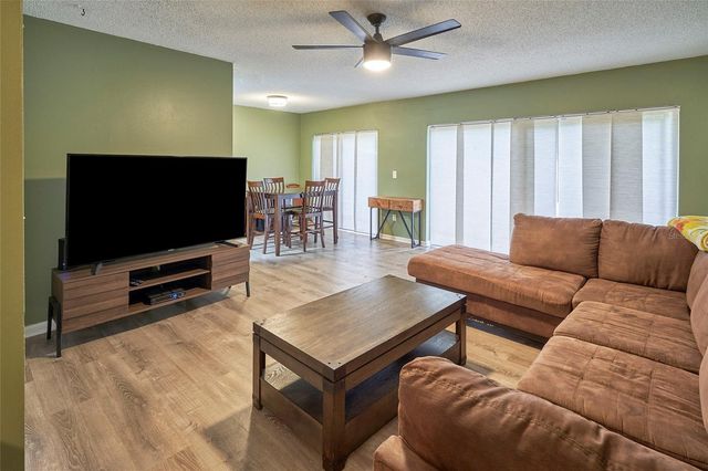 11905 LAKEMIST CIRCLE 74, Temple Terrace, FL 33617