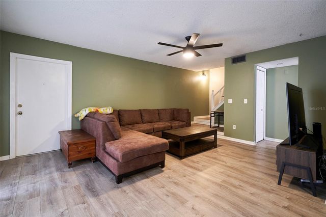 11905 LAKEMIST CIRCLE 74, Temple Terrace, FL 33617