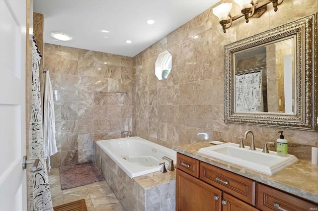 500 N Walnut St Apt 301, Bloomington, IN 47404