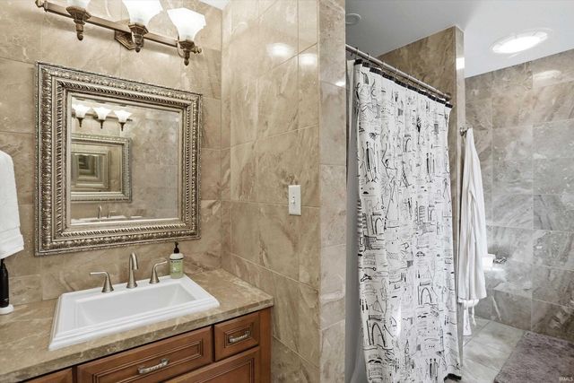 500 N Walnut St Apt 301, Bloomington, IN 47404