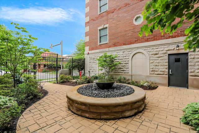500 N Walnut St Apt 301, Bloomington, IN 47404