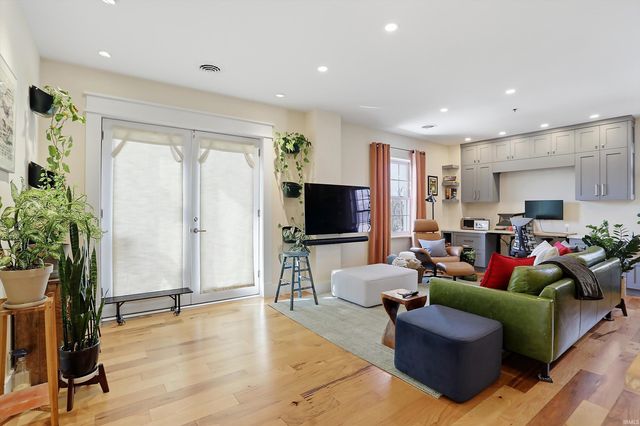 500 N Walnut St Apt 301, Bloomington, IN 47404