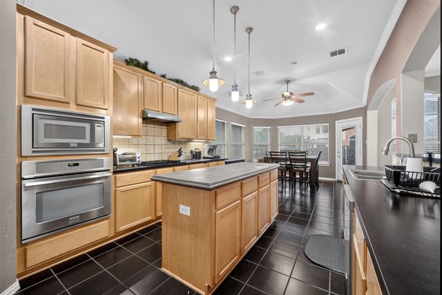 701 Boone Trail, Mansfield, TX 76063