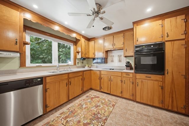 8 Otis Avenue, Salem, NH 03079
