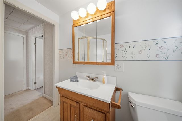 8 Otis Avenue, Salem, NH 03079