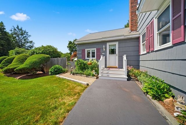 8 Otis Avenue, Salem, NH 03079