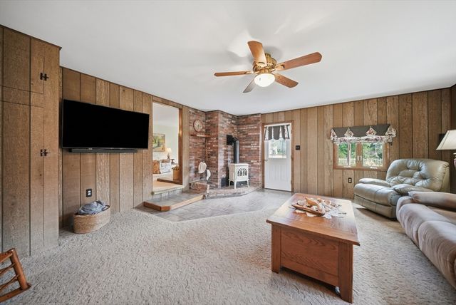 8 Otis Avenue, Salem, NH 03079