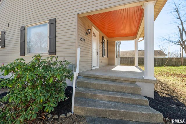 1510 S DIVISION Street, Carterville, IL 62918