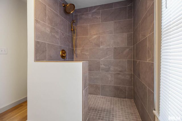 1510 S DIVISION Street, Carterville, IL 62918