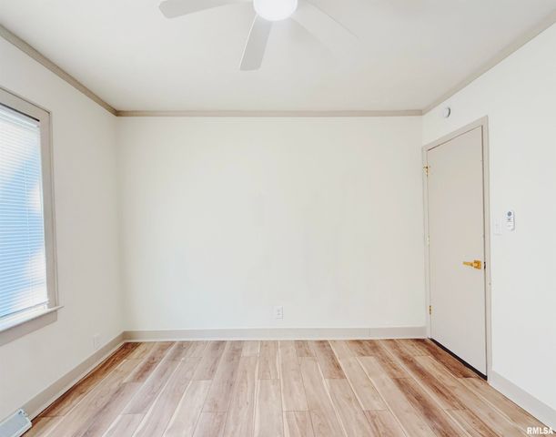 1510 S DIVISION Street, Carterville, IL 62918