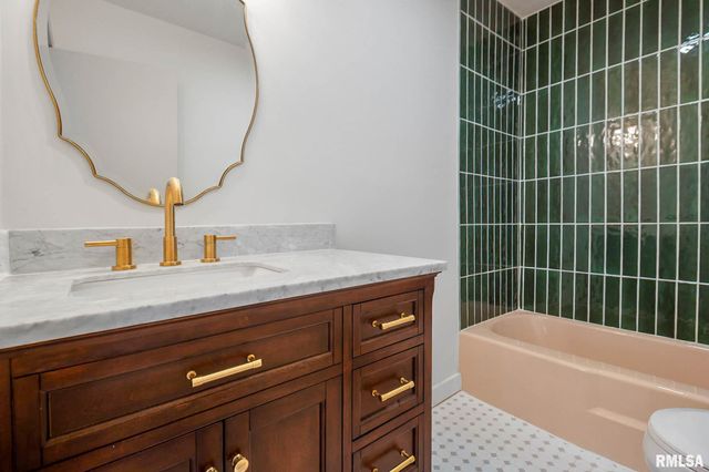 1510 S DIVISION Street, Carterville, IL 62918