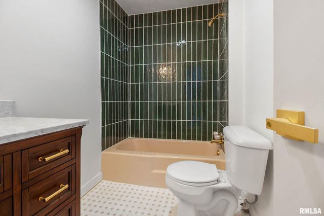 1510 S DIVISION Street, Carterville, IL 62918