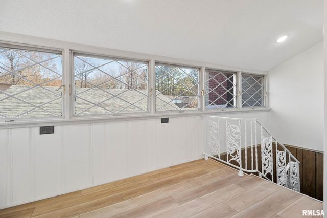 1510 S DIVISION Street, Carterville, IL 62918