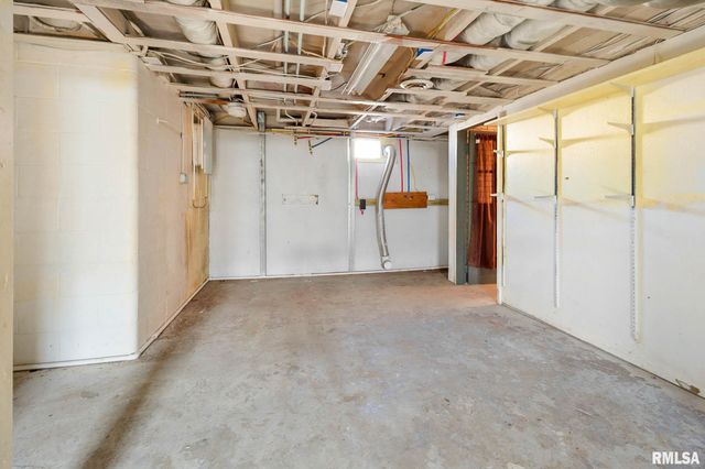 1510 S DIVISION Street, Carterville, IL 62918