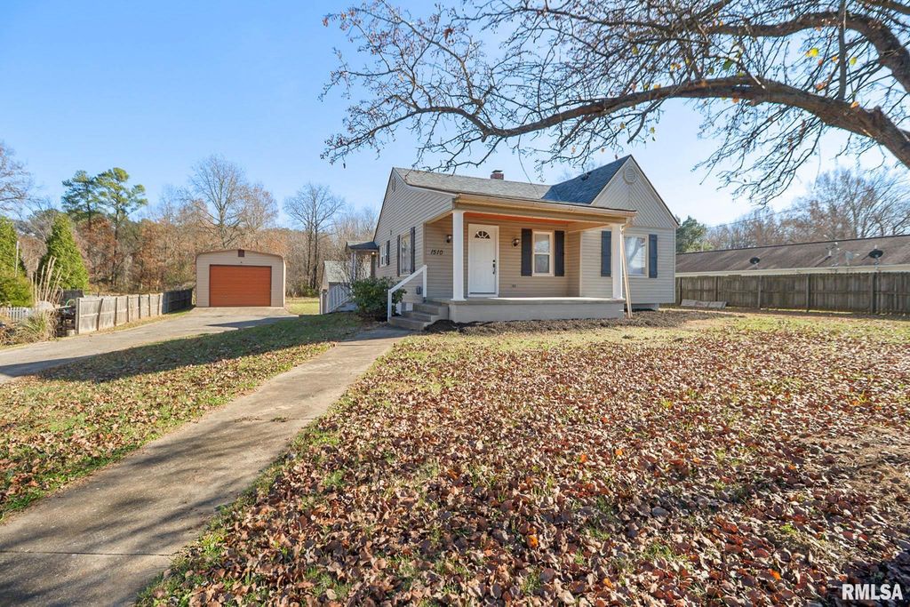 1510 S DIVISION Street, Carterville, IL 62918