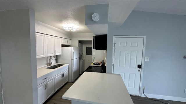 9550 Deering Drive 208, Houston, TX 77036