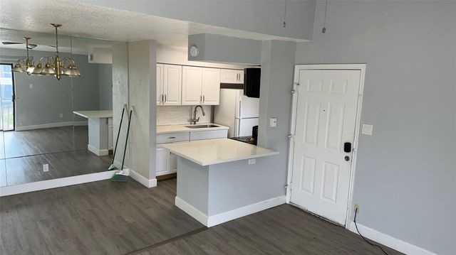 9550 Deering Drive 208, Houston, TX 77036