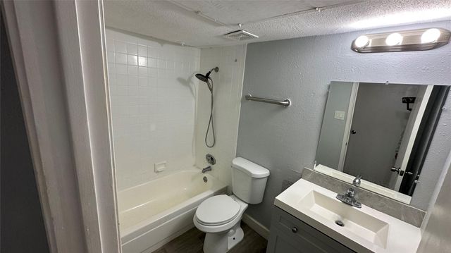 9550 Deering Drive 208, Houston, TX 77036