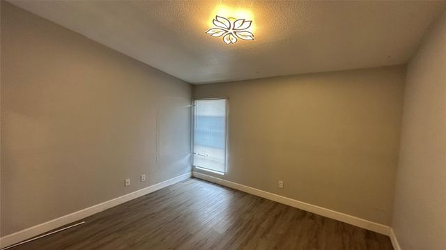 9550 Deering Drive 208, Houston, TX 77036