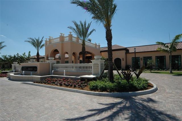 1035 SANDPIPER ST F-104, Naples, FL 34102