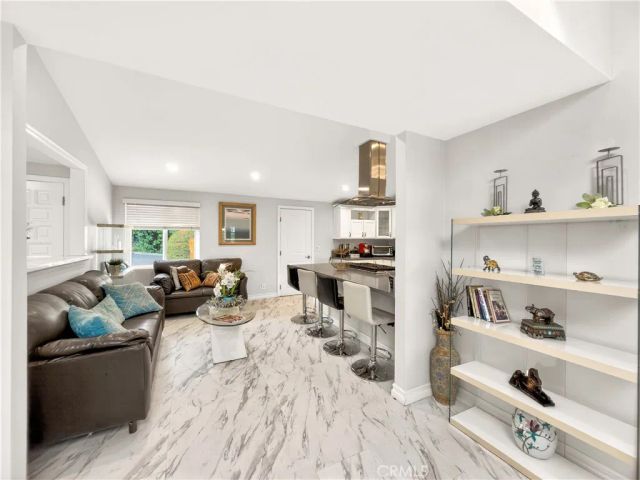 20520 Rhoda, Woodland Hills, CA 91367