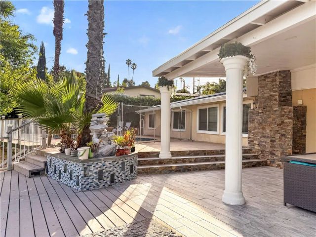 20520 Rhoda, Woodland Hills, CA 91367