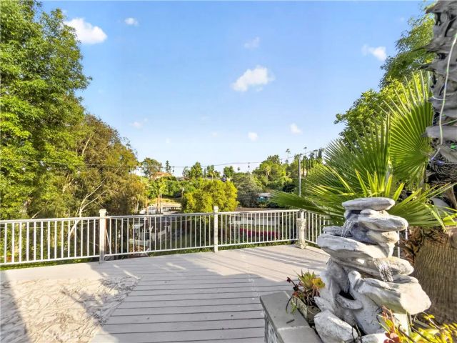 20520 Rhoda, Woodland Hills, CA 91367